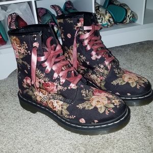 NWOT Dr. Marten Boots